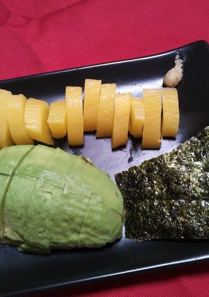 切るだけ!アボたく海苔巻き-レシピのメイン写真