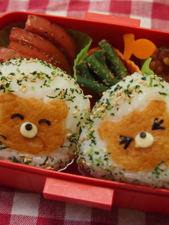 さつま揚げで埋め込みくまさんおにぎり♪-レシピのメイン写真