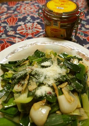アンチョビの威力で♪美味しいリーキ炒め-レシピのメイン写真