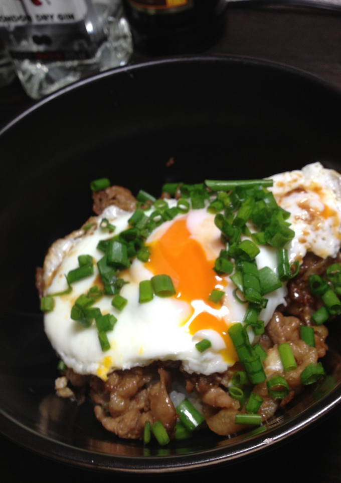 【１５分】ネギ豚目玉焼き丼-レシピのメイン写真