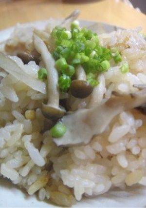 食物繊維たっぷり！きのこの炊き込みご飯-レシピのメイン写真