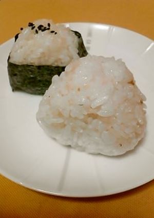 しみじみ美味しい＊梅酢ごはんのおにぎり-レシピのメイン写真