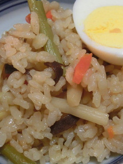 ラーメンスープで簡単中華風炊き込みご飯-レシピのメイン写真