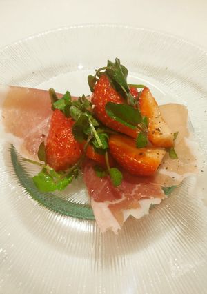 クリスマス色❤生ハムと苺の前菜-レシピのメイン写真