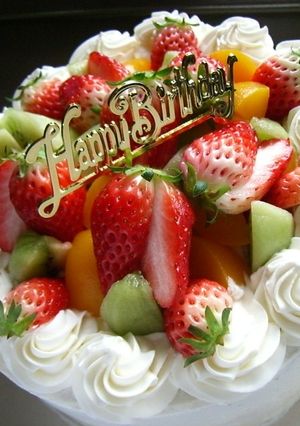 フルーツたっぷりバースデーケーキ-レシピのメイン写真