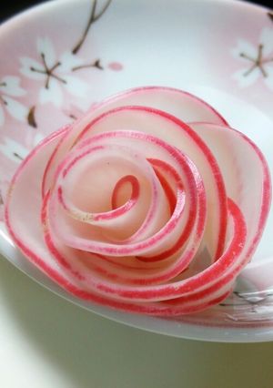 赤大根の甘酢漬けで華やかに♪薔薇-レシピのメイン写真