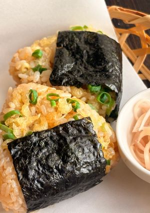 まるで天むすの味!揚げ玉たっぷりおにぎり-レシピのメイン写真