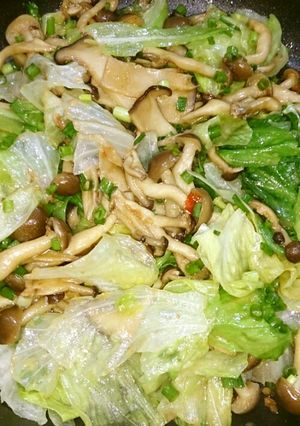 ご飯が進むレタスときのこの旨バター炒め♪-レシピのメイン写真