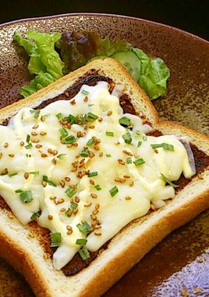 甜麺醤★実は美味しいチーズ甘味噌トースト-レシピのメイン写真