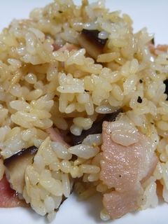 バター醤油炒めご飯 きのこ×ベーコン-レシピのメイン写真