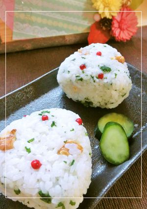 パセリと胡桃とＰペッパーの塩にぎり。-レシピのメイン写真