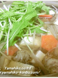旨味たっぷり♪ごぼうと鶏団子の昆布だし鍋-レシピのメイン写真