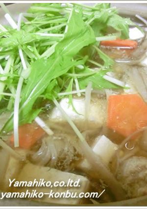 旨味たっぷり♪ごぼうと鶏団子の昆布だし鍋-レシピのメイン写真