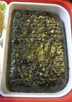お弁当箱に海苔を敷き詰める簡単テクニック-レシピのメイン写真