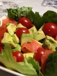 赤と緑の色鮮やかなアボカドサラダ♡-レシピのメイン写真