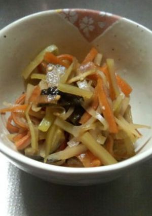 大根、にんじん、かぶの皮でキンピラ-レシピのメイン写真