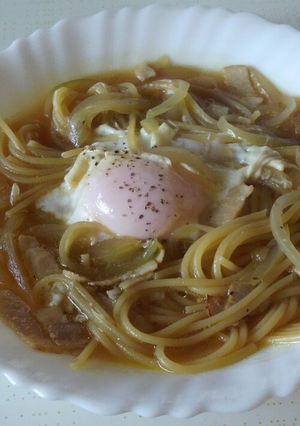 ベーコンと玉ねぎの落とし卵スープパスタ-レシピのメイン写真