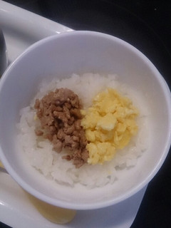 離乳食:後期〜そぼろと卵の2色丼-レシピのメイン写真