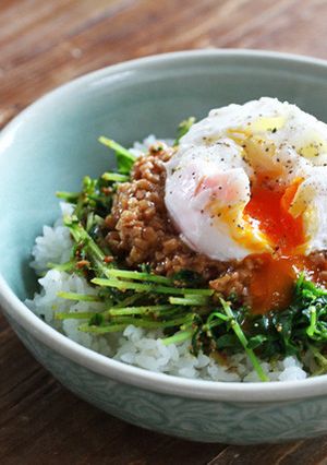 豆苗金ごま和えのたまとろ納豆丼-レシピのメイン写真