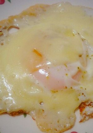 カリカリチーズ目玉焼き-レシピのメイン写真