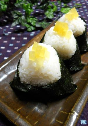 おかかマヨ醤油たくあんのおにぎり-レシピのメイン写真