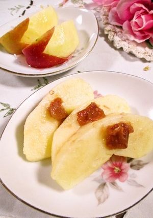 りんごには梅干し♡梅干し残り汁の消費にも-レシピのメイン写真