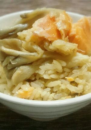 運動会遠足弁当行楽に♪鮭舞茸炊き込みご飯-レシピのメイン写真