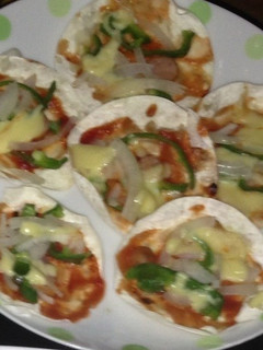 余った餃子の皮で♪ミニミニクリスピーピザ-レシピのメイン写真