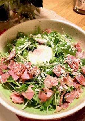 水菜とベーコンの温玉のせはりはりサラダ-レシピのメイン写真