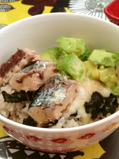 さば水煮缶&アボカドでとろっと丼-レシピのメイン写真