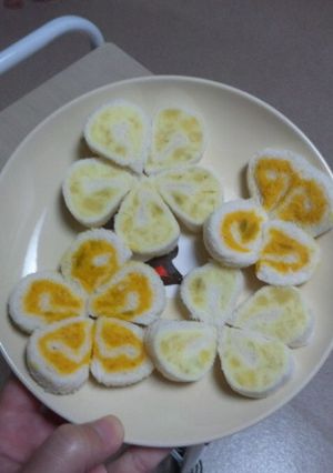 離乳食後期 お花のロールサンド-レシピのメイン写真