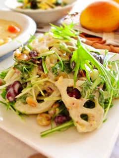 A picture of 今日は和風洋風?蓮根とお豆のデリ風サラダ.
