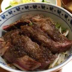 รูปของ ステーキ丼ソース