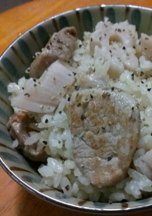 ホクホクピリリ☆豚肉と蓮根の炊き込みご飯-レシピのメイン写真