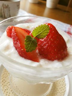 苺ヨーグルトの蜂蜜かけ-レシピのメイン写真