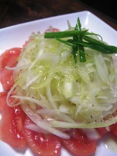 今しか出来ない新玉葱とトマトのサラダ-レシピのメイン写真