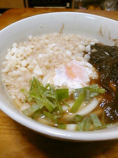 とろろ昆布と天かす月見うどん-レシピのメイン写真