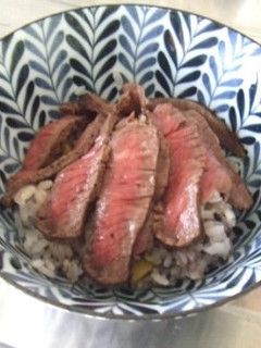 余ったお肉でステーキ丼-レシピのメイン写真