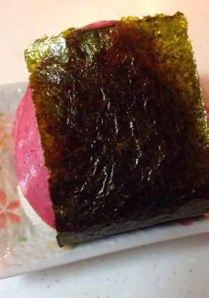 めちゃ簡単＊ボロニアソーセージおにぎり-レシピのメイン写真