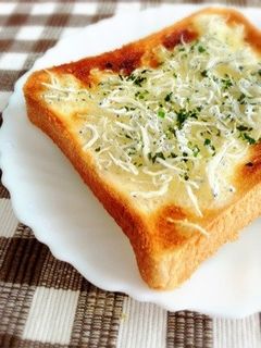 マヨしらすトースト-レシピのメイン写真