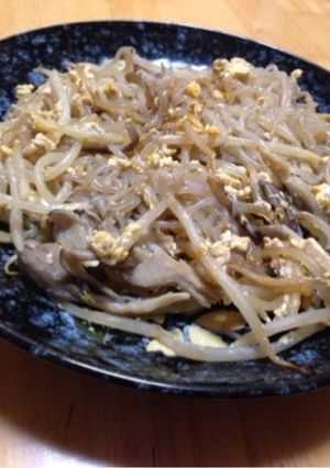 ノンオイルでヘルシー☆舞茸白滝の卵炒め-レシピのメイン写真