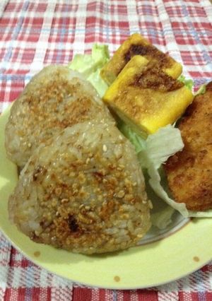 残りご飯は♪フライパンで焼きおにぎり♪-レシピのメイン写真