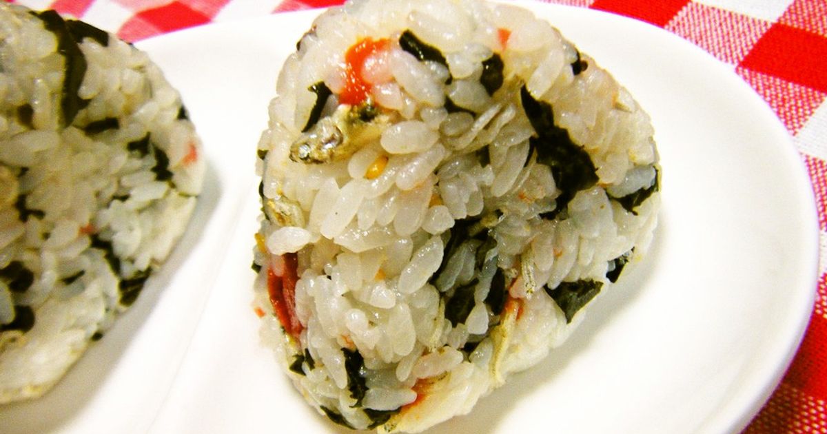 この時期お勧め！梅じゃこワカメのおにぎり by 苺♡ストロベリー