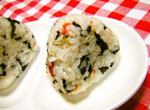 この時期お勧め！梅じゃこワカメのおにぎり-レシピのメイン写真