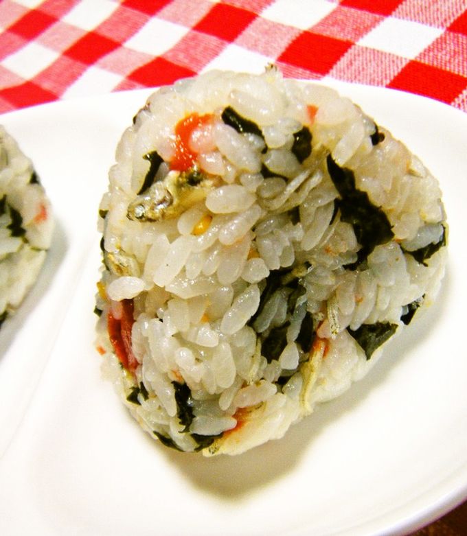 この時期お勧め！梅じゃこワカメのおにぎり by 苺♡ストロベリー