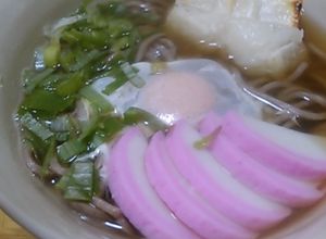 年越しそばに◇もち入り月見そば-レシピのメイン写真