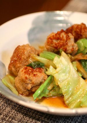 肉団子とキャベツのピリ辛味噌炒め-レシピのメイン写真
