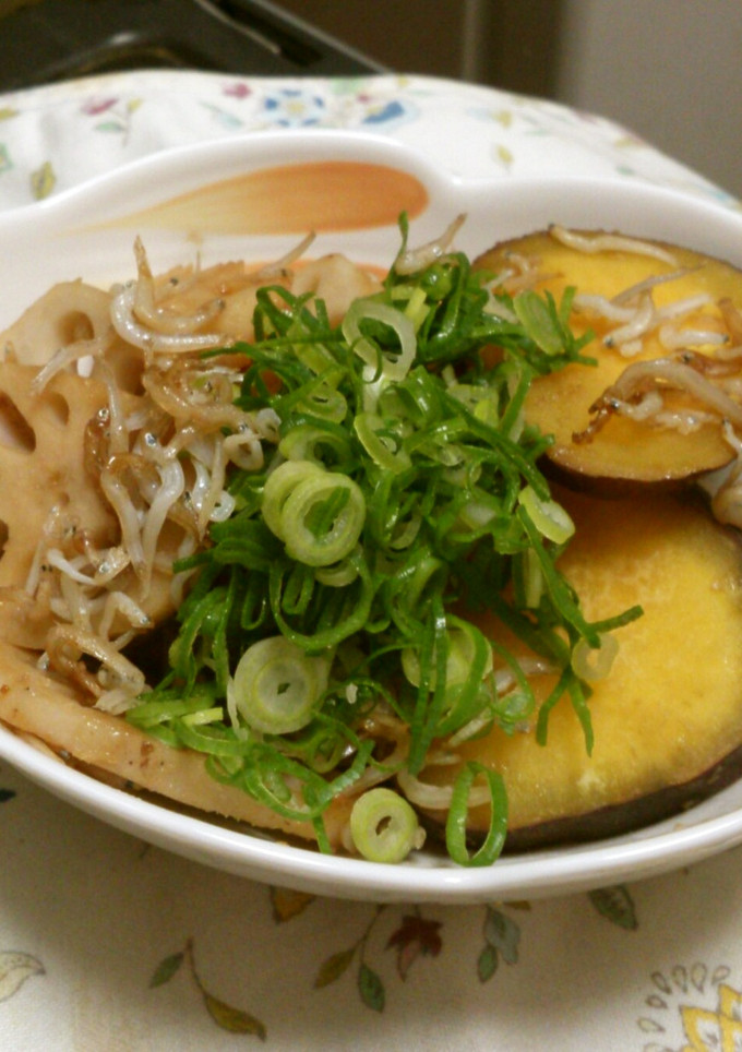 蓮根とさつま芋のジャコ炒め-レシピのメイン写真