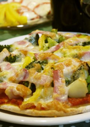 ピザソースと生地から作る基本のピザ-レシピのメイン写真