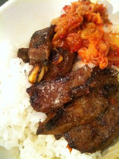ステーキであっさり焼肉丼-レシピのメイン写真